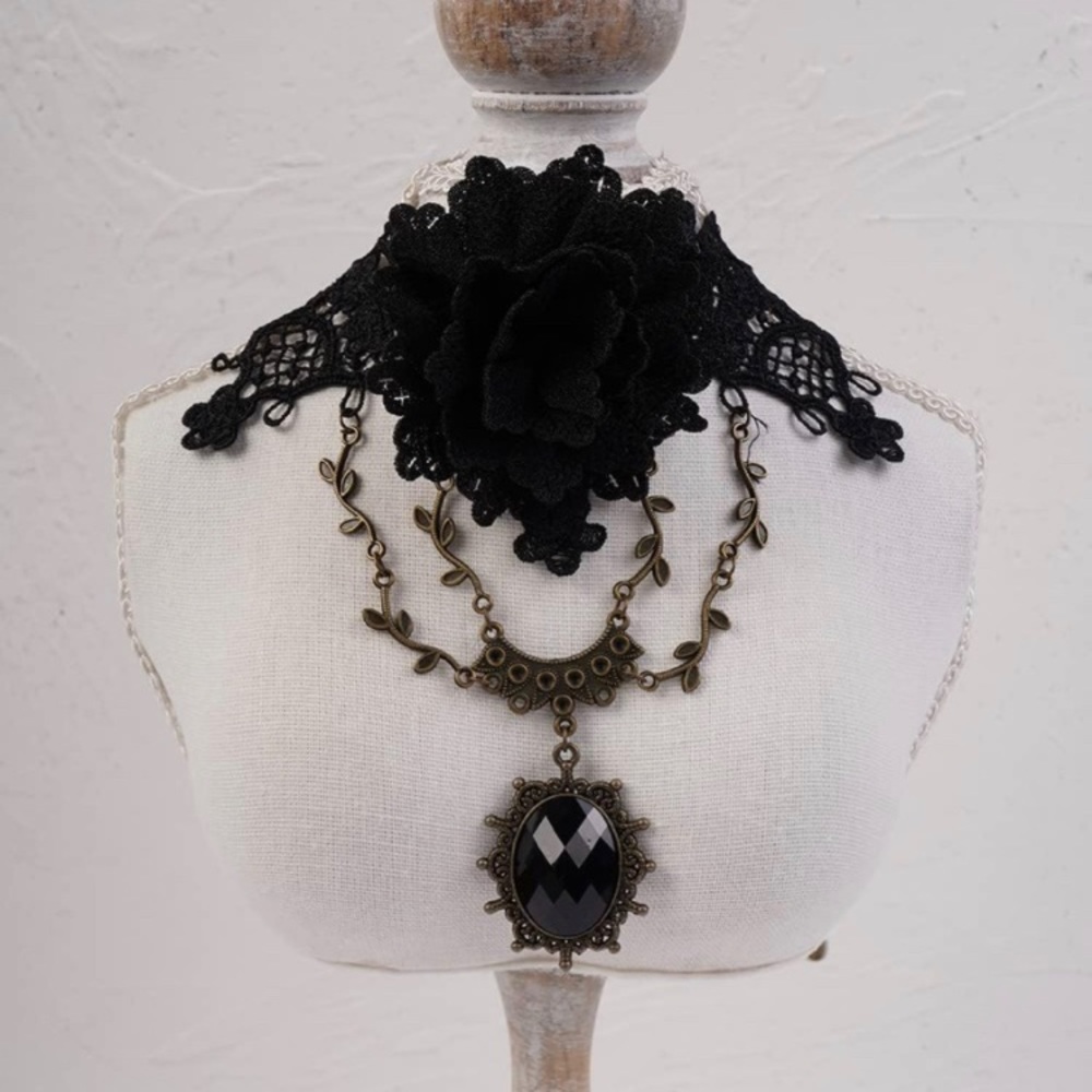 Black lace choker
